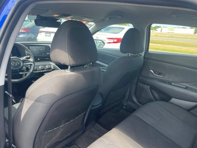 2022 Hyundai ELANTRA SE