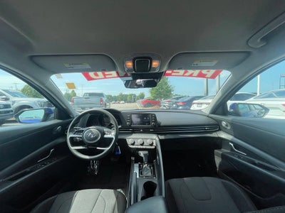 2022 Hyundai ELANTRA SE
