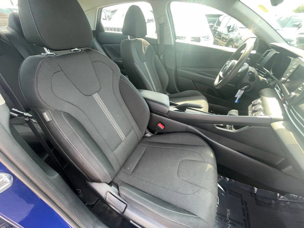 2022 Hyundai ELANTRA SE