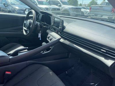 2022 Hyundai ELANTRA SE