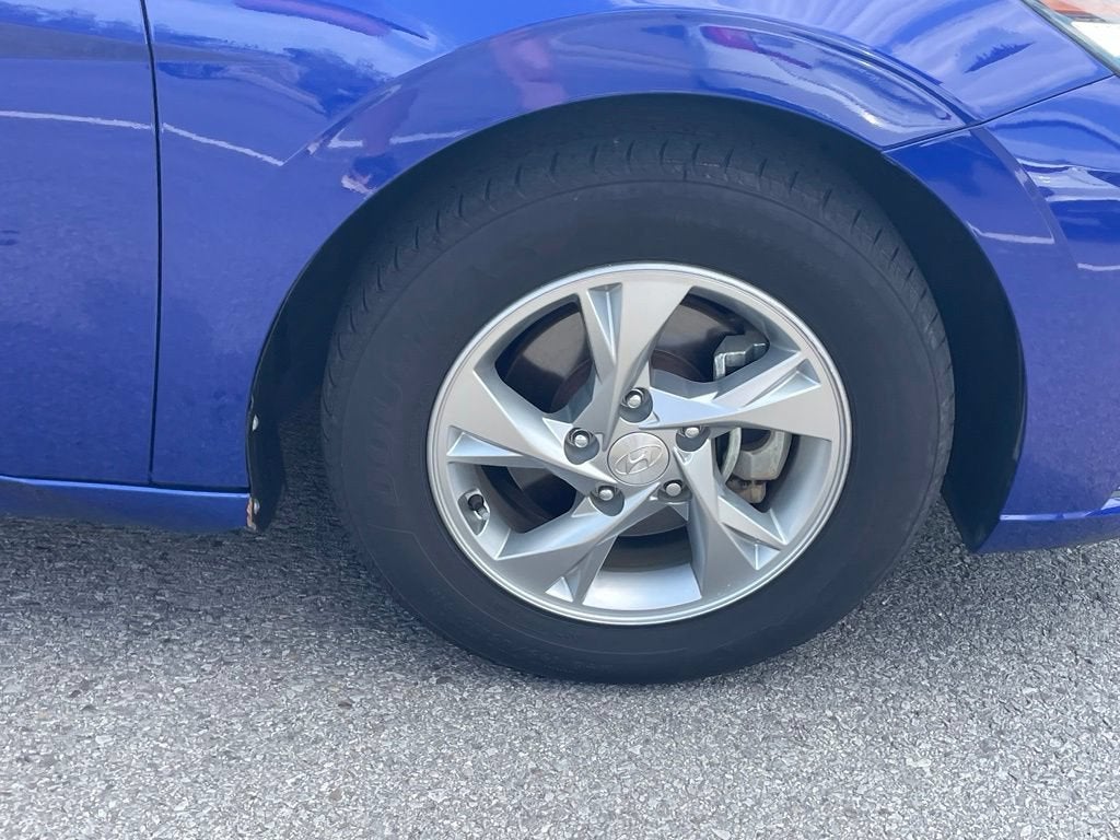 2022 Hyundai ELANTRA SE