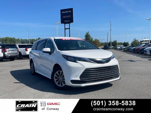 2025 Toyota Sienna LE