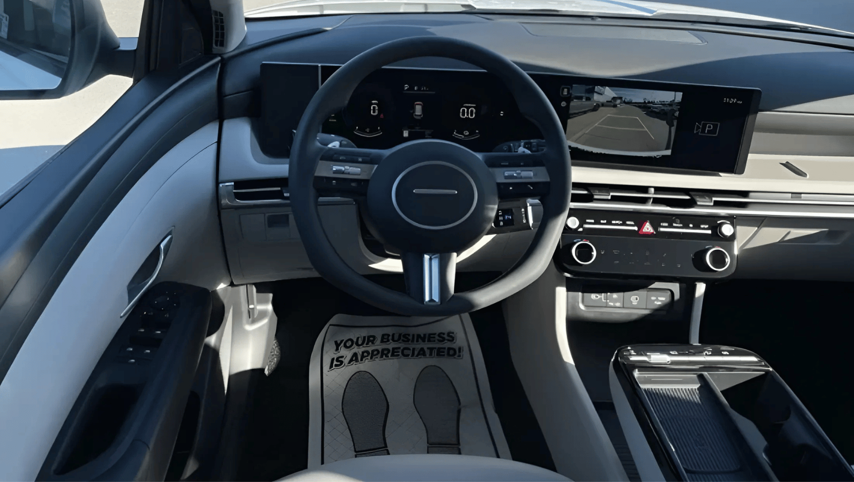 Interior View of the 2025 Hyundai Tucson Hybrid