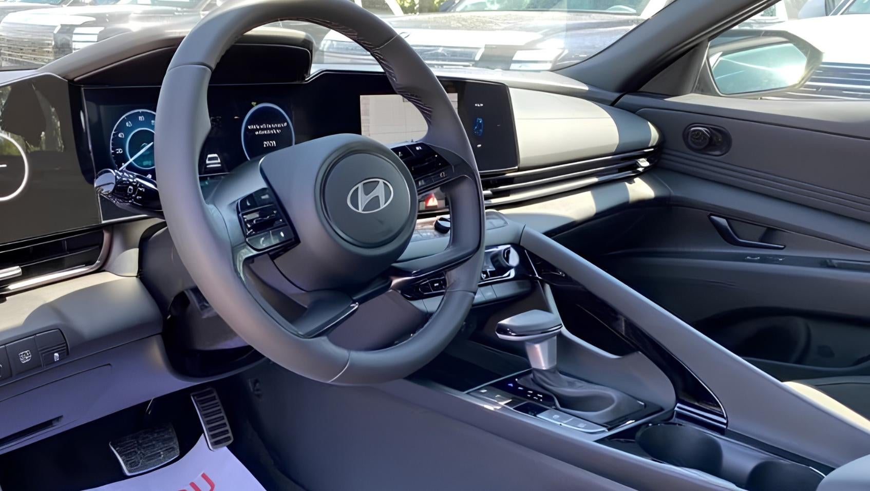 Interior View of the 2025 Hyundai Elantra Hybrid